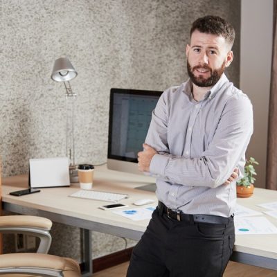 confident-businessman_1098-22103